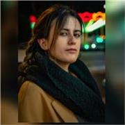 Desarrollo actividades de manualidades para distintas edades, promoviendo creatividad y habilidades manuales.