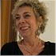 Sono un’insegnante abilitata in diritto ed economia purtroppo precaria ma amo l’insegnamento e mi piace trasmettere la mia passion