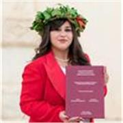 Sono una professoressa di Lettere e insegno Italiano, Storia, Geografia, Arte, Ed. Civica alle scuole medie e superiori e licei