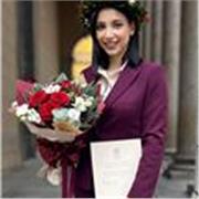 Laureata in lingue offre ripetizioni di inglese, italiano, spagnolo e francese