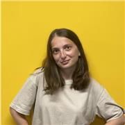 Bachelor- und Masterabschluss in Deutscher Sprache und Literatur, motiviert, andere mit meinem Wissen zu unterstützen