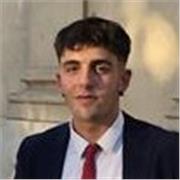 Profesor de matematicas, joven recien terminado bachillerato