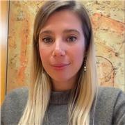 Profesora de economía, contabilidad, fiscalidad y matemáticas para estudiantes, con enfoque práctico y cercano.