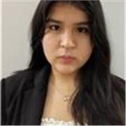 Profesora de inglés con experencia en el extranjero, que imparte clases a estudiantes de todas las edades, especialmente de la EBR