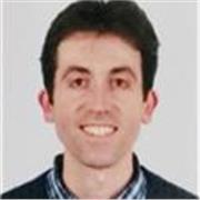 Laureato in lingue, impartisce lezioni di lingua tedesca e inglese a studenti scuole medie e superiori.