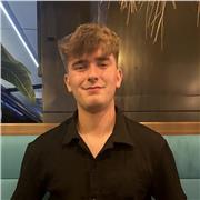 Profesor de inglés que imparte clases particulares a niños desde 1º de primaria hasta 4º de la ESO