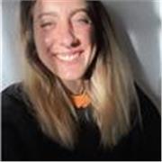 Graduada de Magisterio especializada en  Pedagogía Terapéutica. Me gusta adaptar mis clases a mi alumnado. 