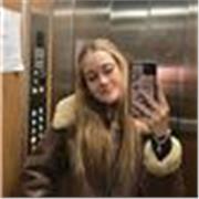 Soy una estudiante de 21 años apasionada por los idiomas y por acompañar a niños en su aprendizaje de forma tranquila y divertida.