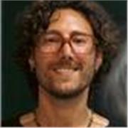 Profesor de pintura apto para niveles iniciales e intermedios.