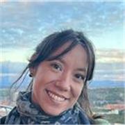 Profesora titulada en Inglés con más de diez años de experiencia dando clases particulares y a grupos, en escuelas e institutos. 