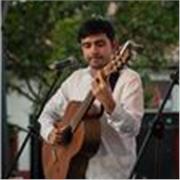 Clases de guitarra enfocadas en la teoría musical para compositores/as y cantautores/as