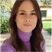 Laureata in Psicologia e Diplomata in un liceo scientifico con indirizzo scienze applicate