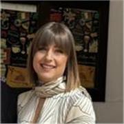 Profesora de Inglés titulada en estudios ingleses, máster en profesorado y habilitación bilingüe da clases de inglés a todos los niveles. Además, cursos de B1 y B2 para preparar los exámenes de Cambridge