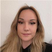 Profesora de inglés ofrece clases a alumnos desde infantil hasta bachillerato