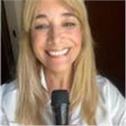 Periodista ,locutora con experiencia en oratoria ,trabajo en entornos donde la comunicación acompañe el crecimiento de mis alumnos