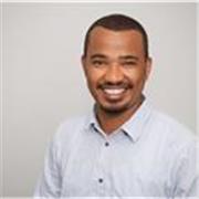  Engagierter English Tutor, der kinder aller Altersgruppen unterrichtet.