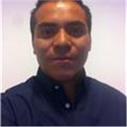 Profesor que imparte clases a niños, adolescentes y jovenes