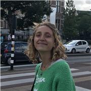 professeure disponible en présentiel ou en distanciel pour donner des cours de français, d'histoire ou pour de l'aide aux devoirs