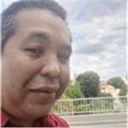 Prof d'anglais, 8 ans d'expérience dans la traduction de littérature scientifique, offre des cours autour de Béziers ou en ligne.