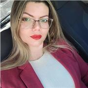 Profesora de administración de empresa para estudiantes de diferentes niveles