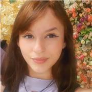 Profesora de apoyo escolar especializada en niño de manera virtual