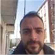 Docente di matematica e fisica laureato in matematica.