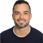 Soy maestro con tres años de experiencia, actualmente opositando. Voy a dar clases a Niños de primaria que encuentren dificultades en cualquier asignatura