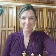 Soy Maestra FIDE e Instructora FIDE, imparto clases online a todos los niveles. Mi nombre es Damarka, soy cubana. Los espero
