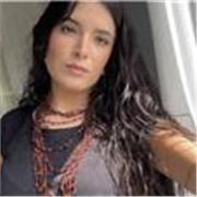 Profesora que imparte clases de lengua castellana, gallego, matemáticas a niños de primaria y la eso