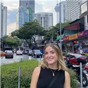 Profesora de apoyo escolar especializada en Economía