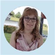 Laureanda magistrale in Storia dell'arte, con diploma di liceo scientifico-linguistico, sono un'insegnante seria e competente.