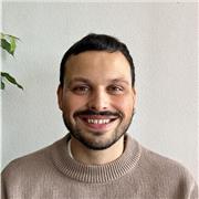 Profesional de la Actividad Física y el Deporte con experiencia en entrenamiento personal de forma presencial y online