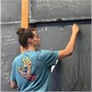 Neolaureato magistrale in matematica si presta per ripetizioni.