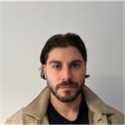 Pofesor de karate con mas de 15 años de experiencia dando clases a niños, adolescentes y adultos.