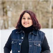 English tutor for children, students, and adults in Frankfurt offering friendly online and in-person lessons with practical lesson