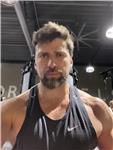Lizenzierter und registrierter Personal Trainer gibt Personal Training und coached auch mit Hinblick auf Ernährung