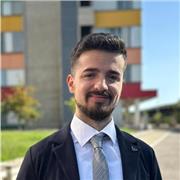 Insegnante di inglese e arabo con esperienza come tutor universitario