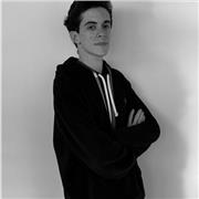 Profesional del marketing y comunicación con habilidades de enseñanza