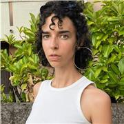 Laureata all'Accademia di Belle Arti a Venezia e a Bologna in Scultura.
Artista attiva sul territorio bolognese e veneziano! :)