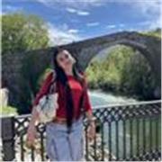 Chica joven con 8 años de experiencia en Baile Clásico y contemporáneo y 10 años en piano y lenguaje musical. 