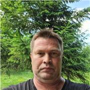 English tutor working remotely with comprehensive engineering knowledge.