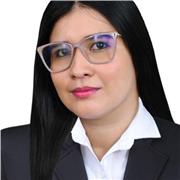 PSICOLOGA IMPARTE CLASES A ESTUDIANTES