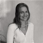 Soy una persona paciente y con buen sentido del humor. Nos dedicaremos a estudiar de manera estructurada pero relajada y divertida, para que disfruten de la clase. Realizaremos ejercicios de diversas tipologías para entrenar todas las habilidades y consol