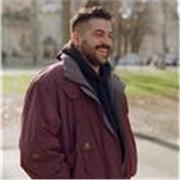 Ricercatore universitario con formazione umanistica e anni di esperienza