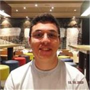 Profesor de apoyo escolar tanto de música y lo relacionado (percusionista) como de física y matemáticas (estudiante de ingeniería)