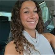 Soy una chica tranquila y con ganas de ayudar a los demás, risueña y con paciencia. Me gustaría dar clases a niños de primaria.