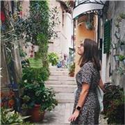 Insegnante di scuola secondaria di I grado laureata in ingegneria dà lezioni di matematica