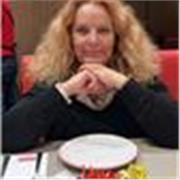 Profesora con experiencia en docencia de comunicación y marketing. Conecto genial con el alumnado y me encanta ser profe.