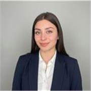 Graduada en Bellas Artes realizando máster de Diseño Gráfico 