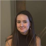 Estudiante universitaria con ganas de ayudar a aquellos alumnos que lo necesiten. Organizada y entusiasta.